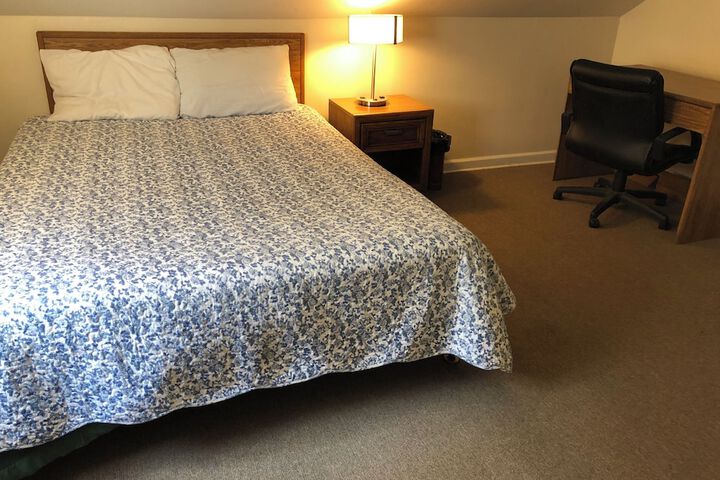 Room 17 of 104