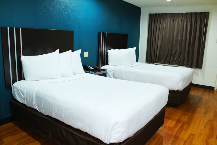 Room 13 of 27