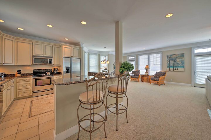 Manteo Waterfront Resort Home w / 30-ft Dock!
