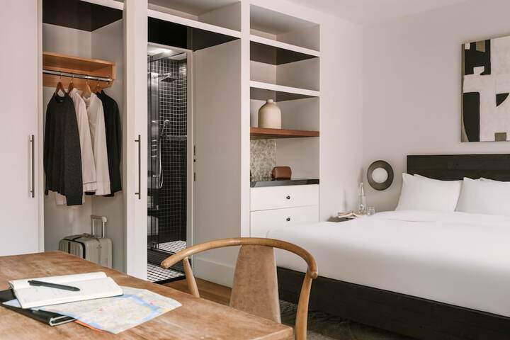 Room 28 of 53