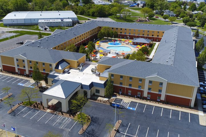 Cedar Points Express Hotel