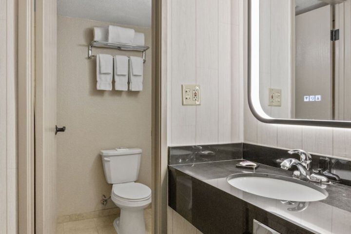 Room 6 of 15