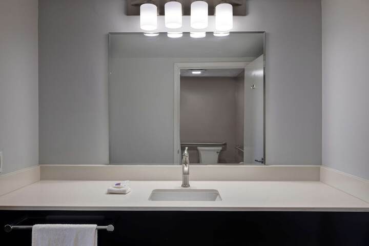 Room 12 of 18
