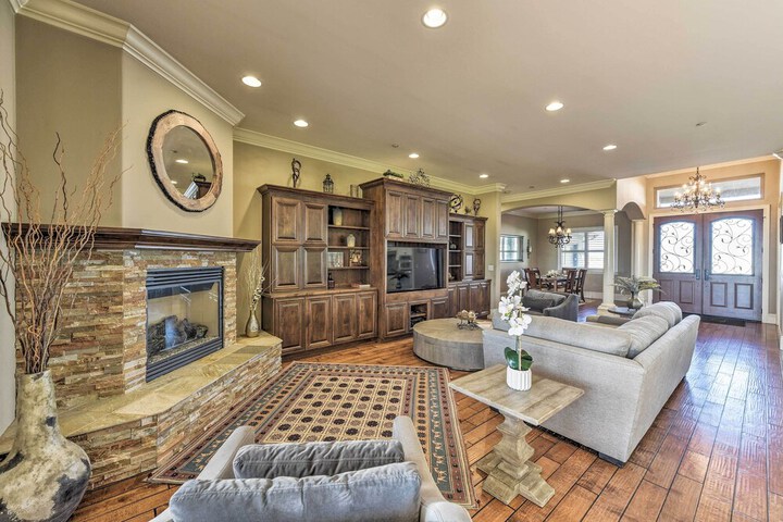 Near Wineries: Elk Grove Getaway w / Saltwater Pool