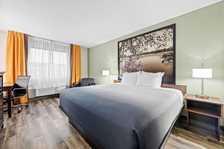 Super 8 by Wyndham Alexandria MN