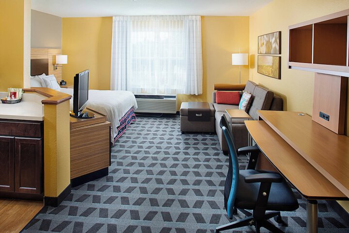 Room 25 of 40