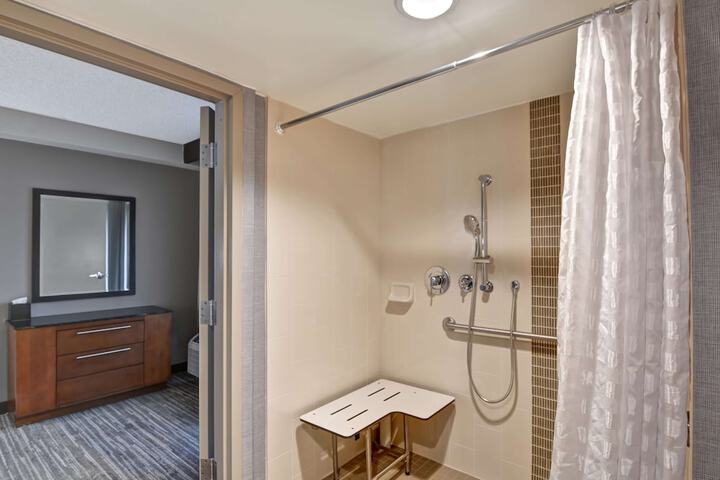 Room 25 of 42