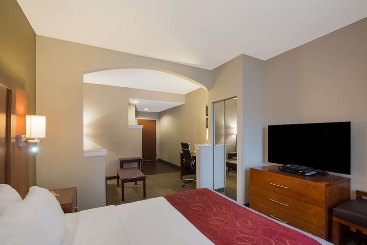 Comfort Suites Near University