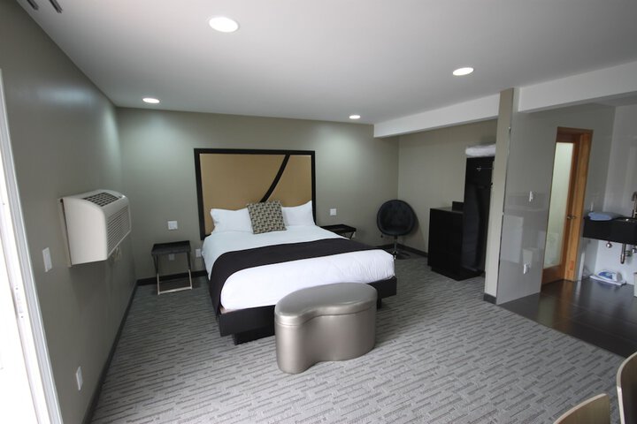 Room 12 of 25
