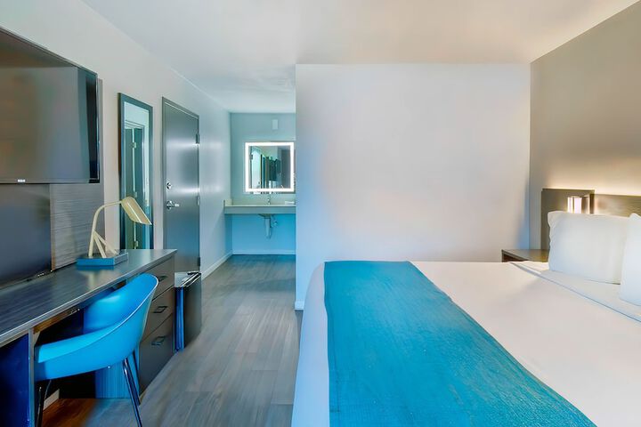 Room 9 of 25