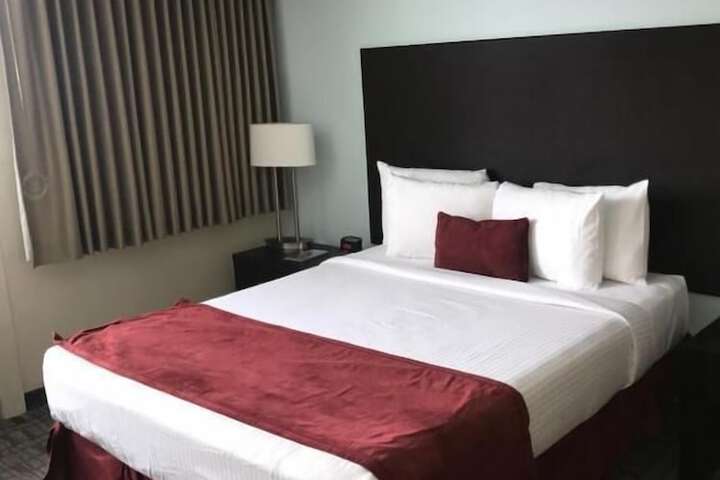 Room 32 of 41