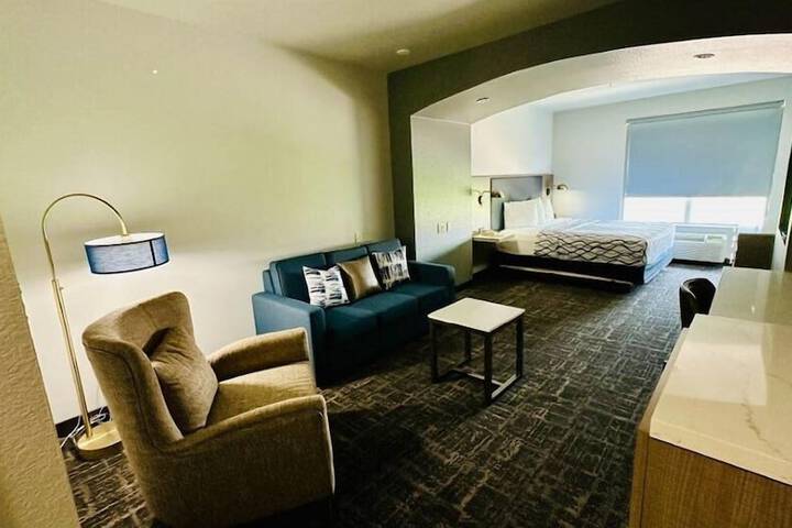 Room 25 of 38