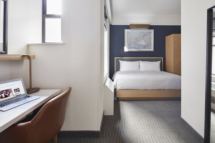 Room 22 of 37