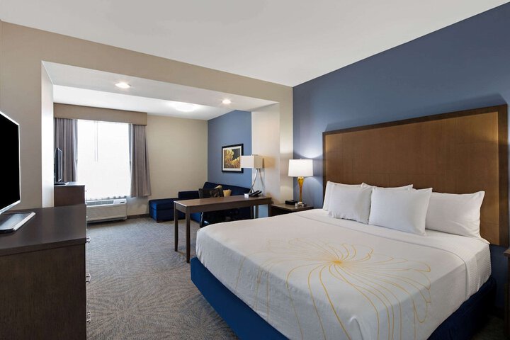 Room 33 of 47