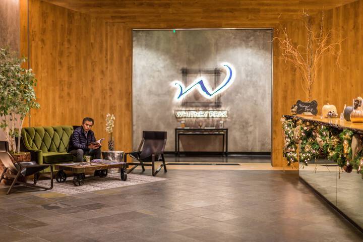 Whitney Peak Hotel Reno Tapestry Collection by Hilton