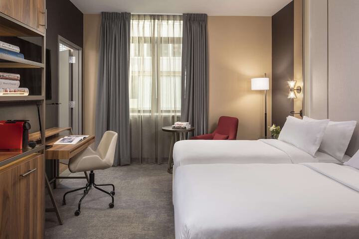 Room 34 of 100