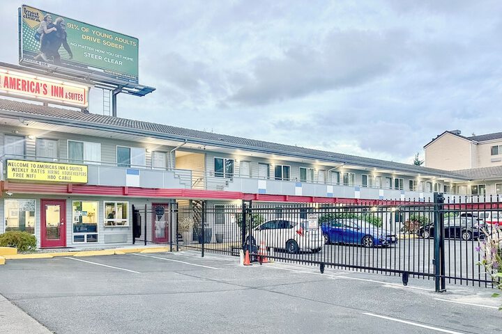 Americas Inn & Suite