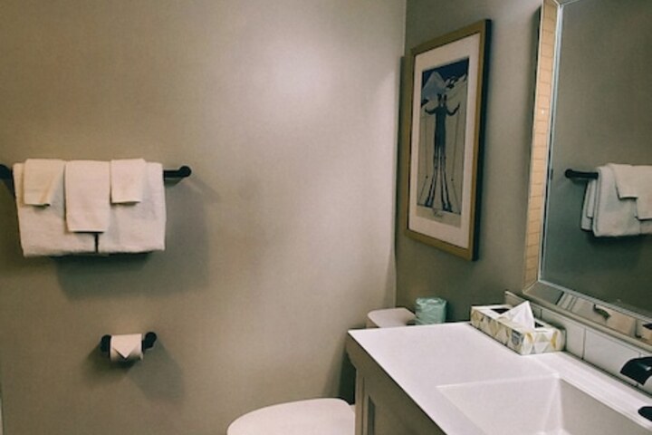 Room 15 of 53