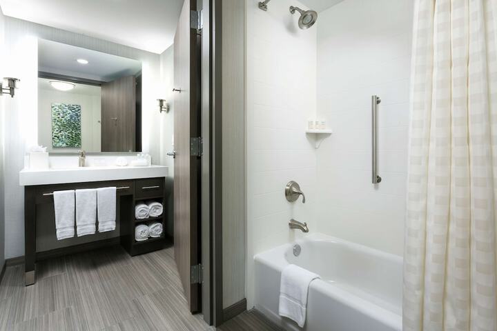 Room 15 of 37
