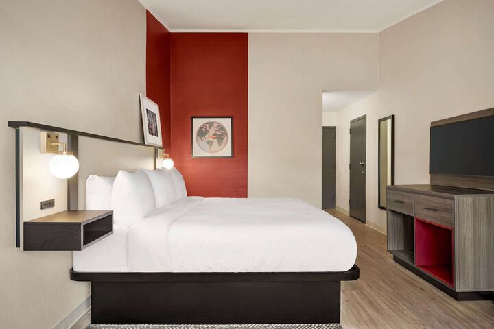 Room 26 of 39