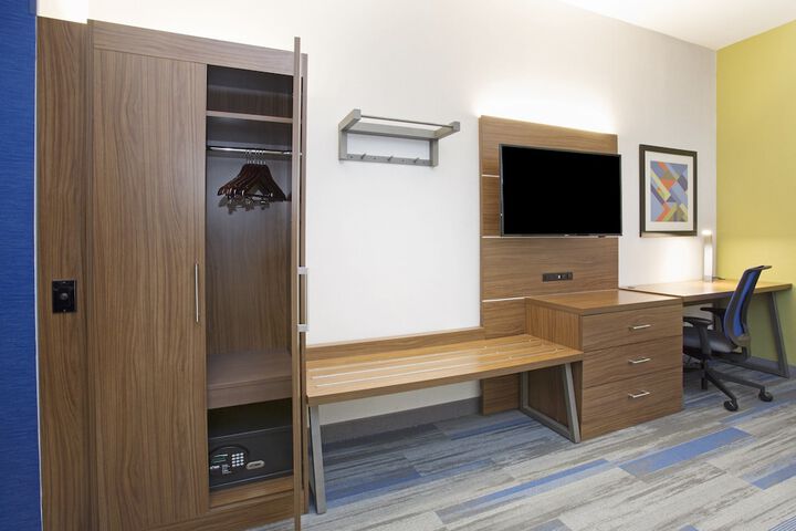 Room 19 of 38