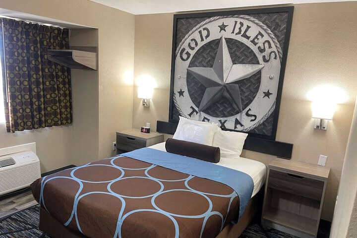 Room 22 of 36