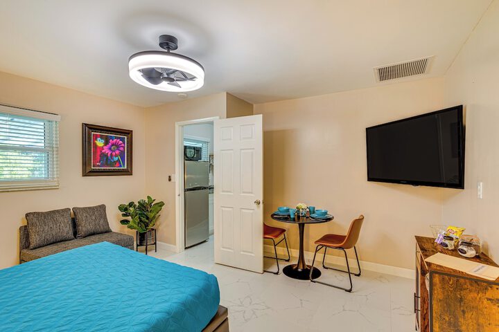 Peaceful Loxahatchee Apartment w / Covered Porch