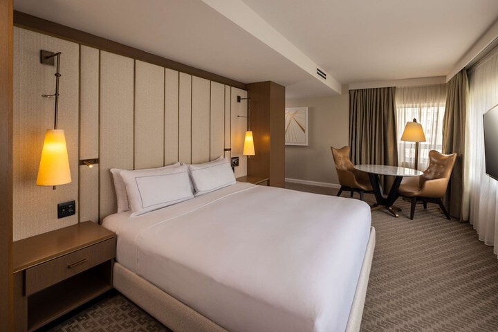 Room 52 of 121
