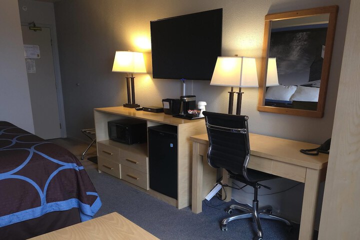 Super 8 by Wyndham Swift Current