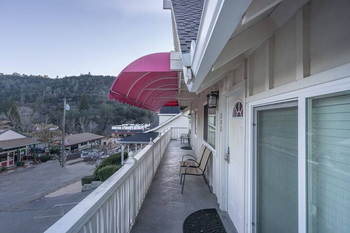Hotel 9 of 71