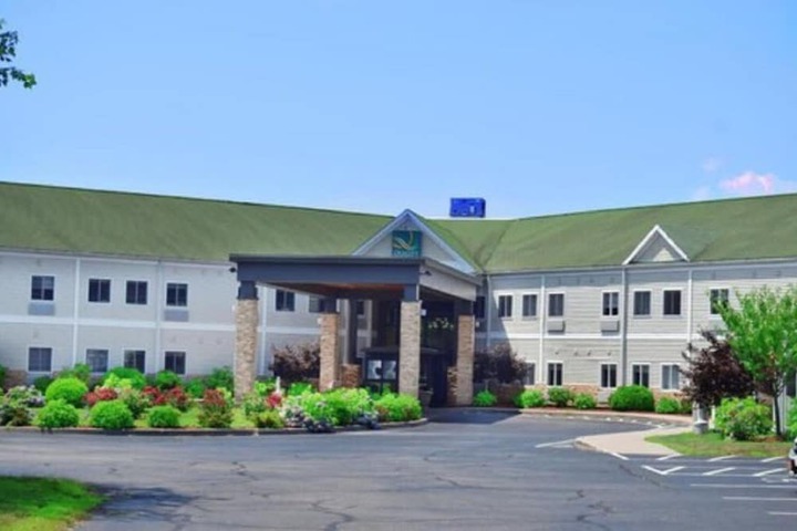 Quality Inn & Suites Middletown - Newport