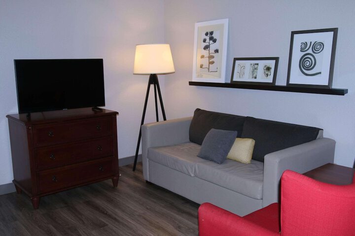 Room 4 of 16