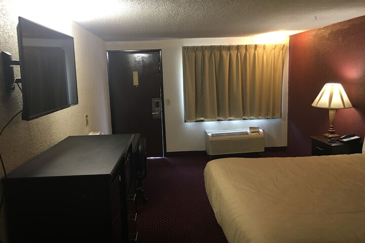 Super 9 Motel