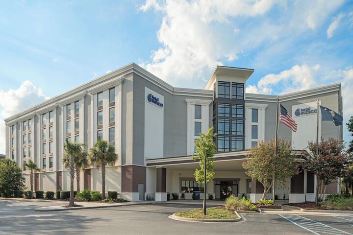 Hotel 2 of 100