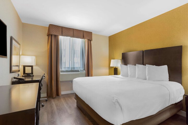 Best Western Plus Plaza Hotel
