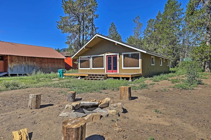 Donnelly Cabin w / Fire Pit: 5 Mi to Boat & Ski!