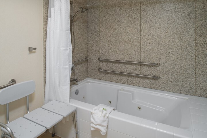 Room 21 of 43