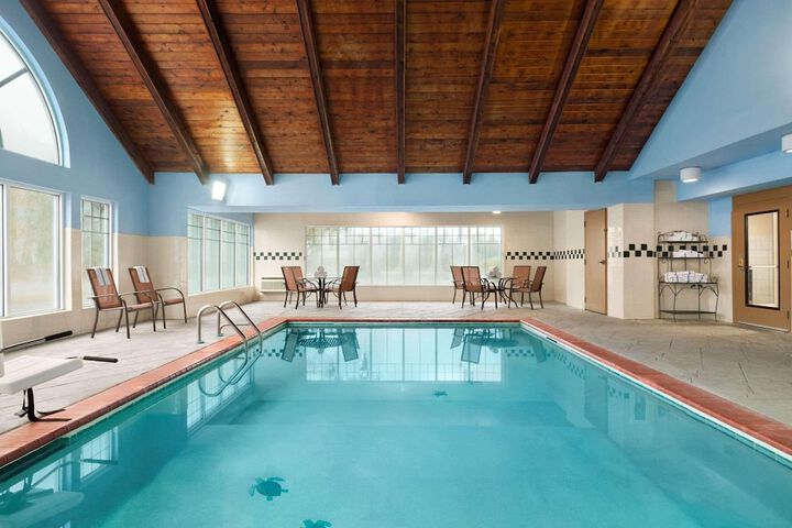 Country Inn & Suites by Radisson Savannah I-95 North, GA