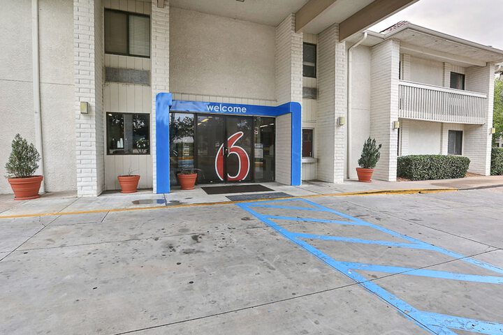 Hotel 8 of 40