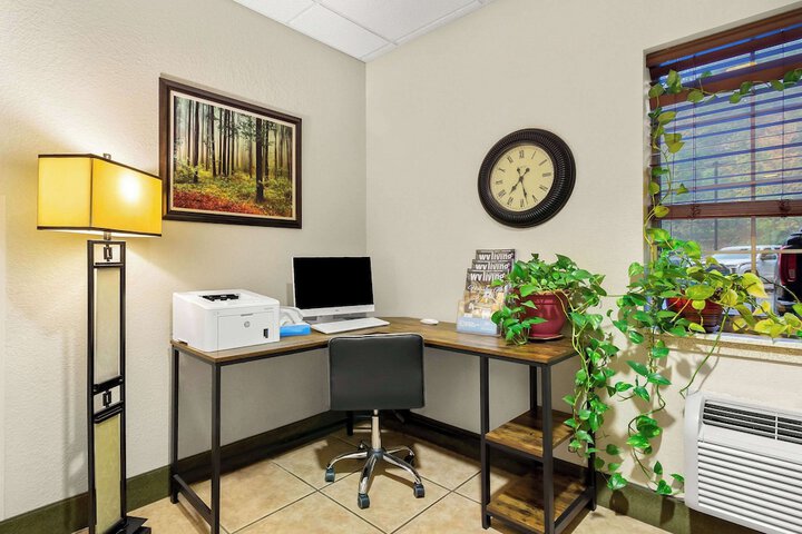 Business Center 27 of 27