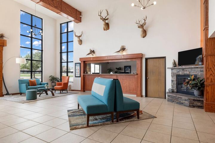 Howard Johnson Hotel & Suites by Wyndham Oacoma