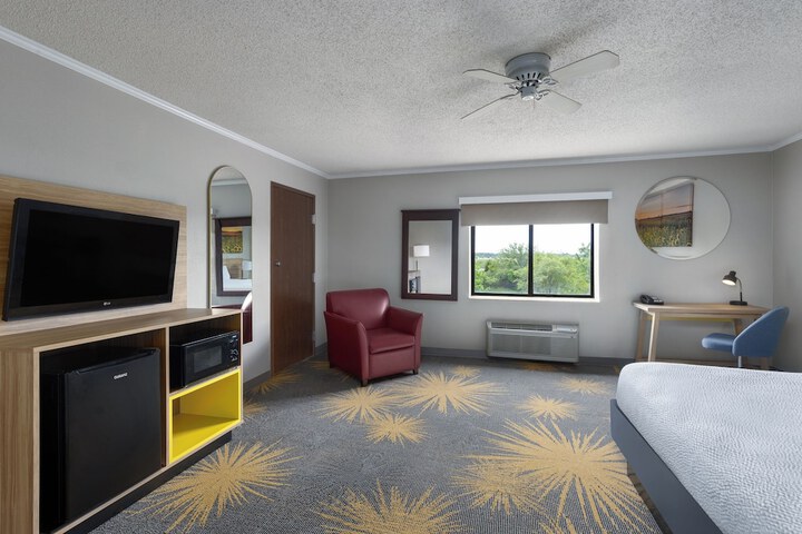 Room 14 of 66