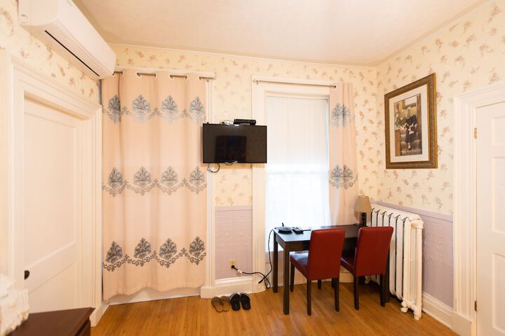 Room 28 of 71