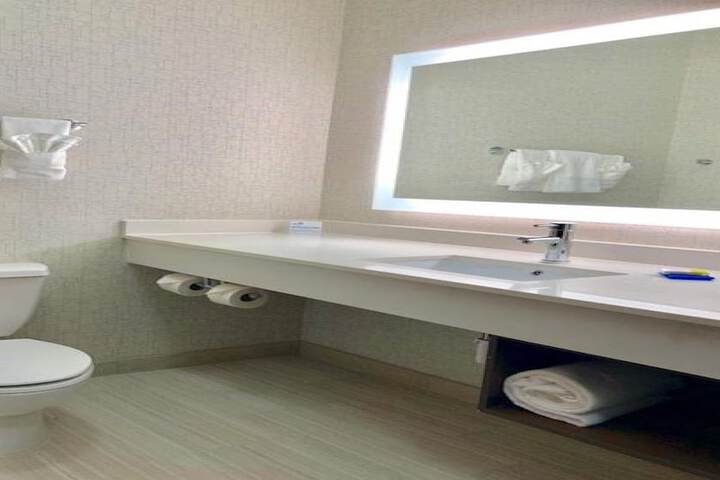 Room 34 of 60
