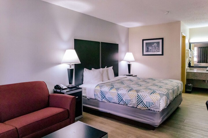 Room 9 of 21