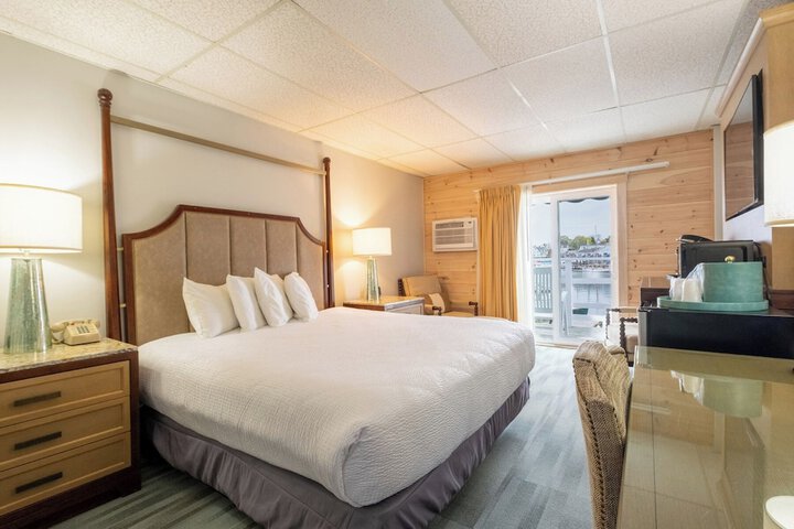 Boothbay Harbor Inn