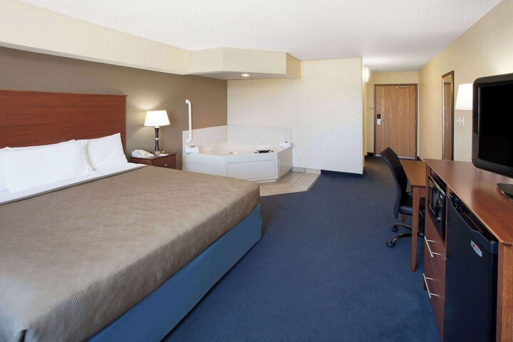 Room 17 of 34