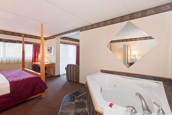 Room 15 of 40