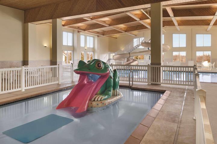 Country Inn & Suites by Radisson Galena, IL