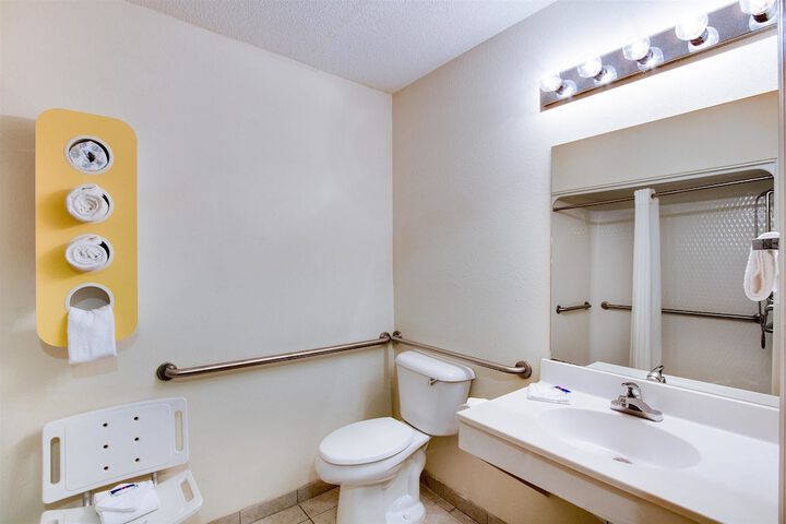 Room 20 of 33